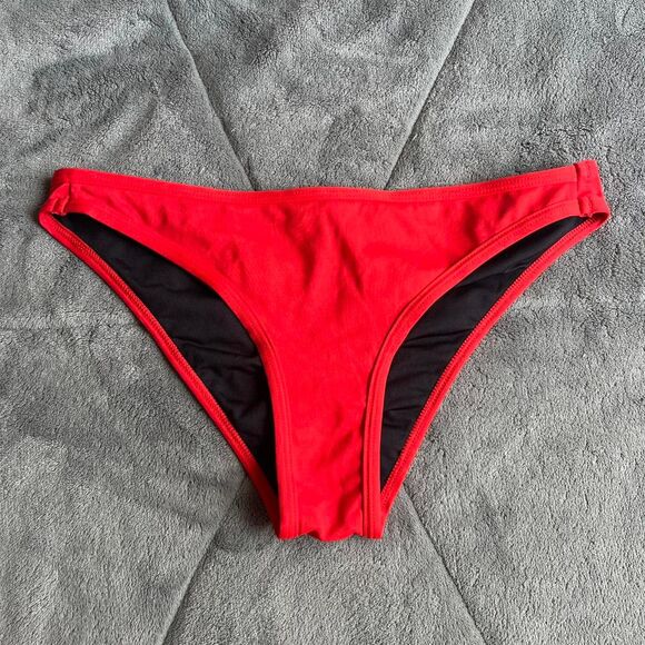 Frederick’s of Hollywood red ruched cheeky bikini bottoms sz medium NEW w/o tags - Picture 1 of 6